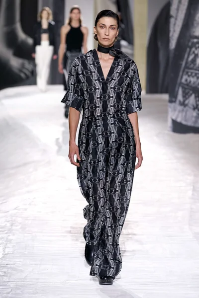 Look 12